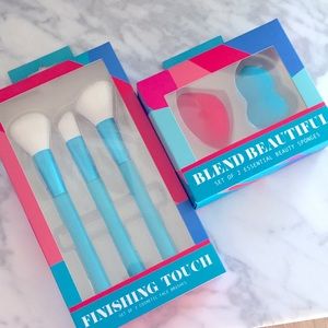NIB! Beauty bundle of 3 cosmetic face brushes and 2 essential beauty sponges.